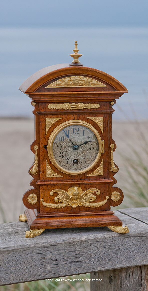 Lenzkirch-Pendule-Nussbaum-Löwenfuesse_01