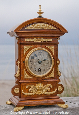 Lenzkirch-Pendule-Nussbaum-Löwenfuesse_05