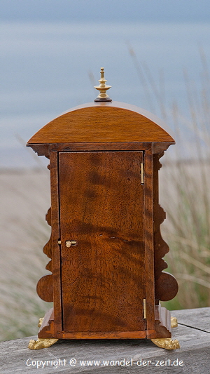 Lenzkirch-Pendule-Nussbaum-Löwenfuesse_07
