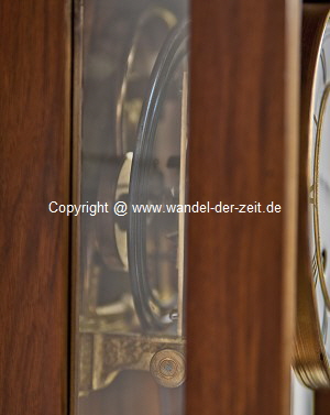 Lenzkirch Regulator Nussbaum mit Ebonisierungen 10