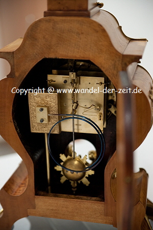 Lenzkirch Rokoko Pendule Putten Vogelahorn mit Wandsockel 10