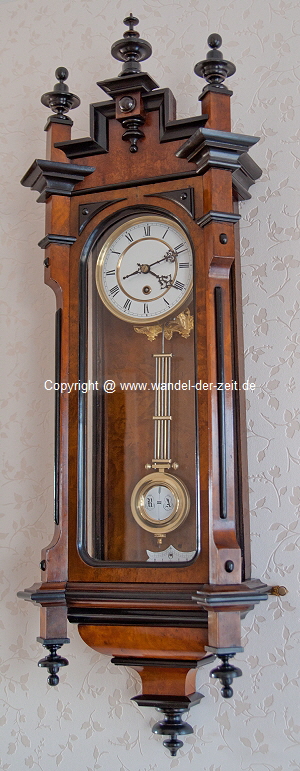 Lenzkirch-Schlafzimmer-Regulator_Louis-Philippe-03