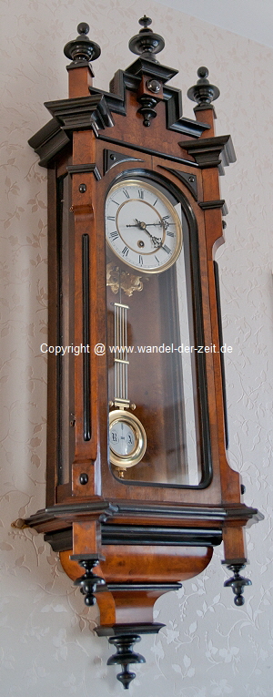 Lenzkirch-Schlafzimmer-Regulator_Louis-Philippe-05