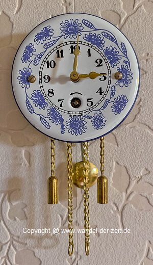 Wintermantel Miniatur Uhr blau 6 cm Zifferblatt 01